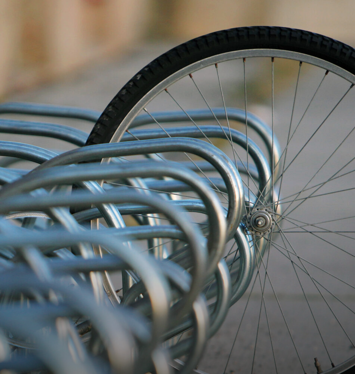A picture of a bike being stolen from the rack with only one wheel left indicating the risk of not having the Leopard Lync security system.