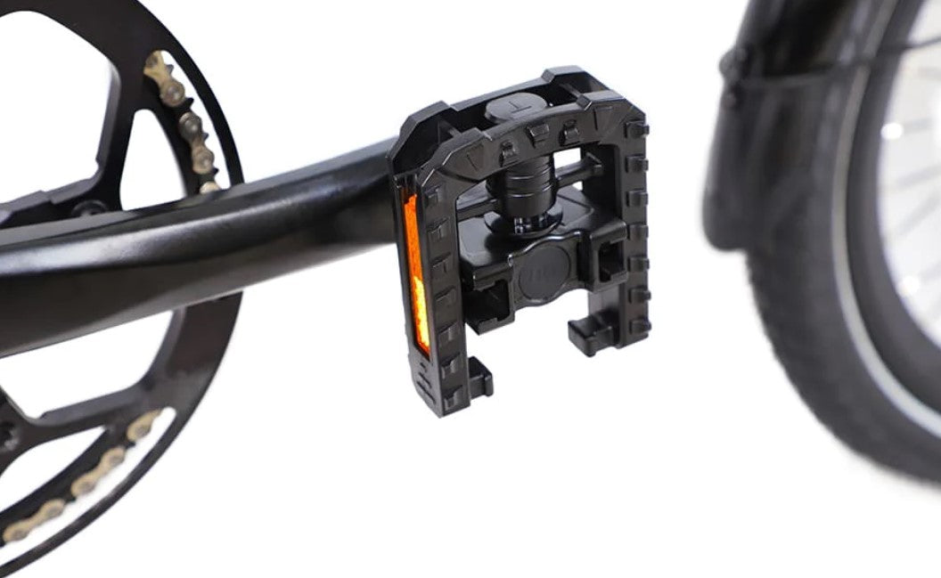 Close-up of Eole S ebike's black pedal with orange reflector and sturdy chain, highlighting its utility design.