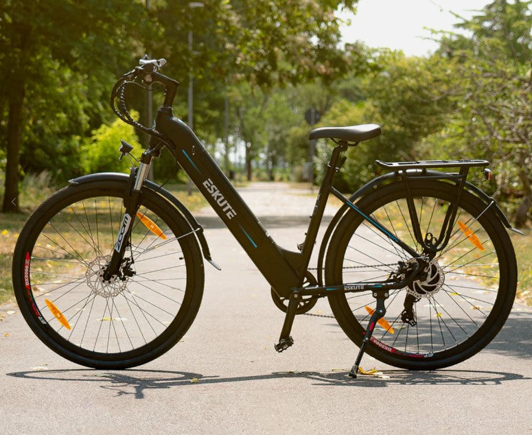 Eskute Polluno eBike parked outdoors with a focus on its sturdy design.