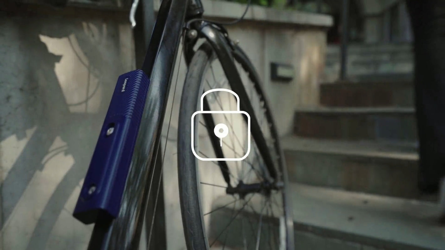 A close up of the Leopard Lync device attached to the bicycle. 